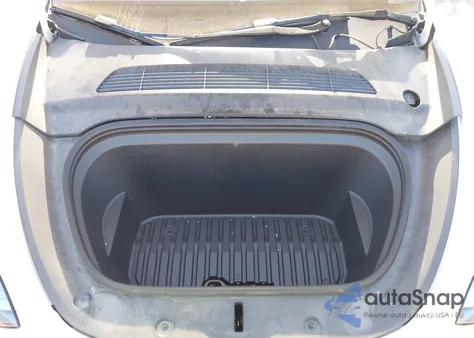 2024 Tesla Model Y Long Range Dual Motor All-Wheel Drive z USA, uszkodzony, nr VIN 7SAYGDEE0RF160178